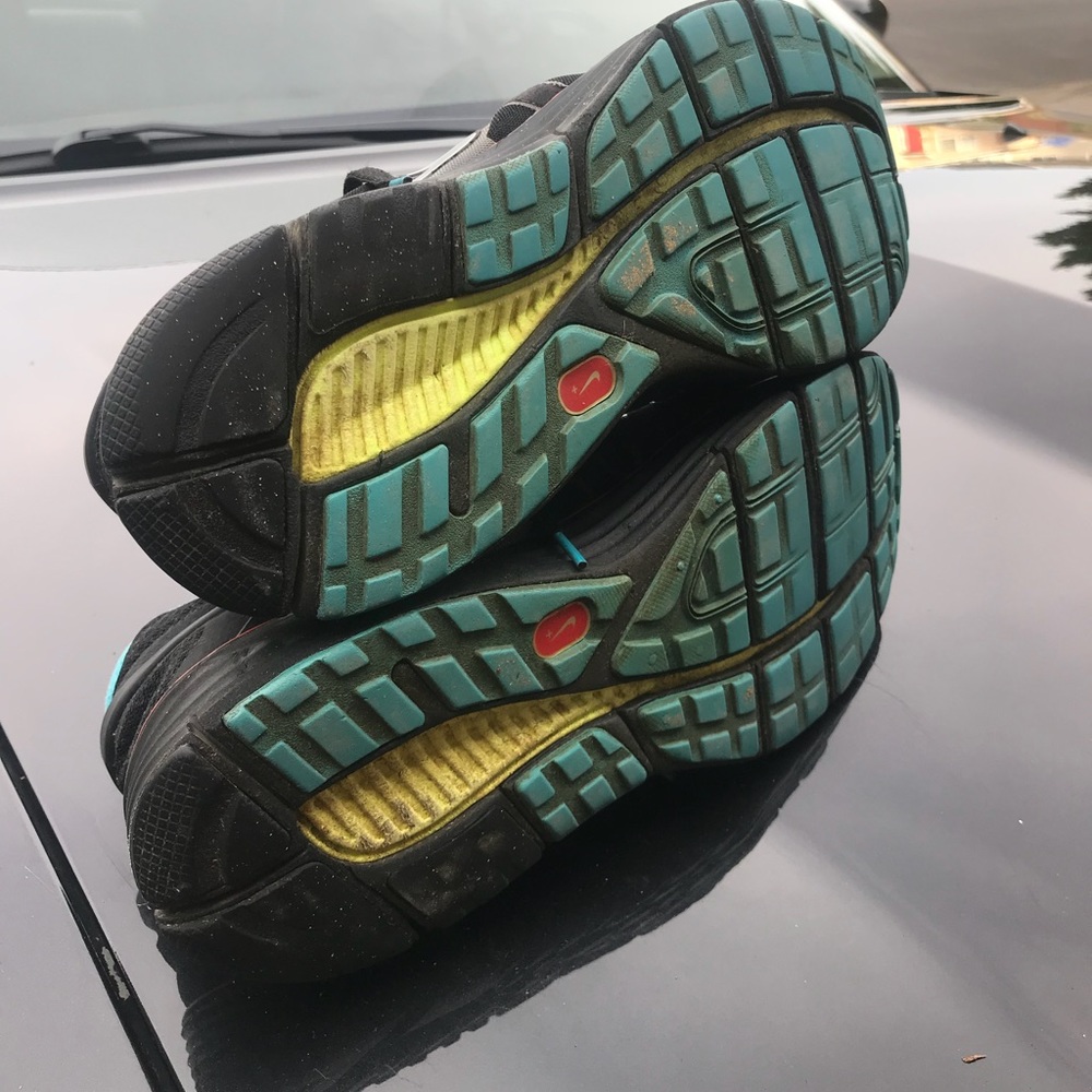 NIKE RUNNING SHOES! - Picture 2 of 5
